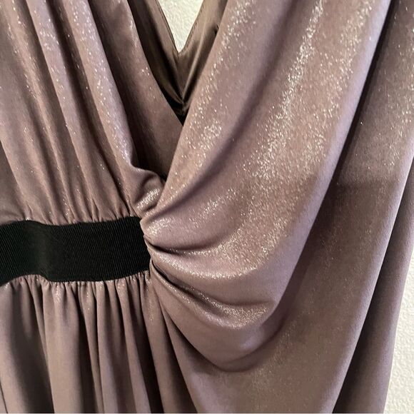 Express V-Neck Sleeveless Dress (Size Medium) - Picture 3 of 4
